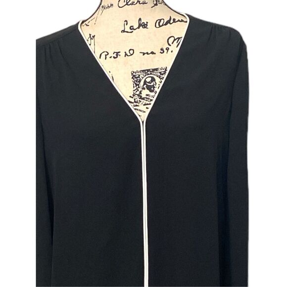 BCBGMAXAZRIA Women's Black V Neck 100% Polyester Tunic Blouse Size Small NWT - Picture 2 of 6